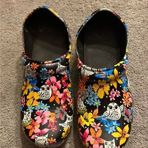 Floral Owl Print Women's Clogs